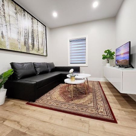 The Cozy Cove Modern King-Bedroom Full Apartment Sainte-Catherine Eksteriør bilde