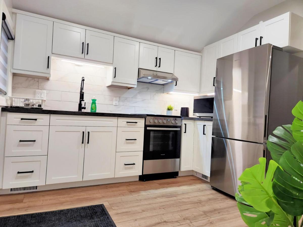 The Cozy Cove Modern King-Bedroom Full Apartment Sainte-Catherine Eksteriør bilde