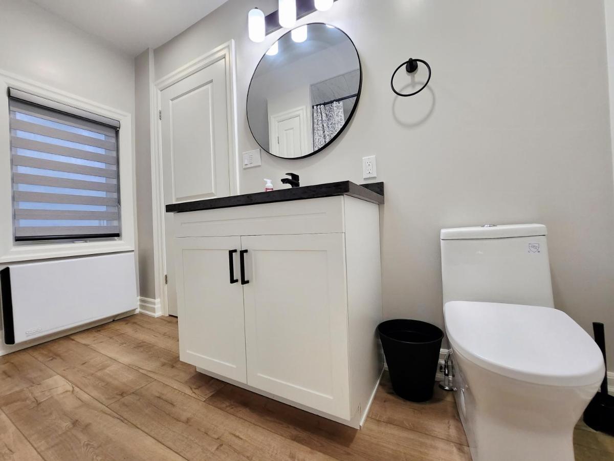 The Cozy Cove Modern King-Bedroom Full Apartment Sainte-Catherine Eksteriør bilde