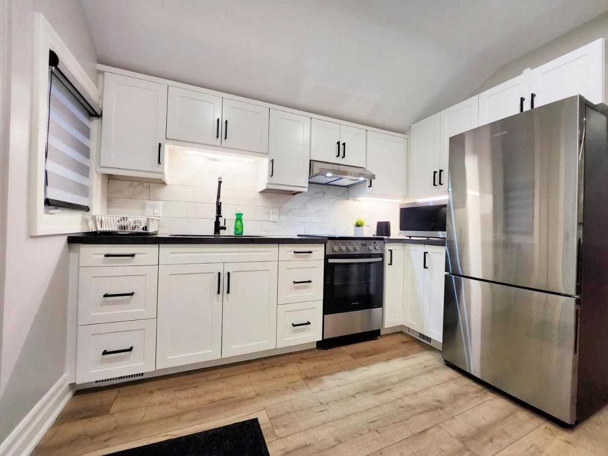 The Cozy Cove Modern King-Bedroom Full Apartment Sainte-Catherine Eksteriør bilde